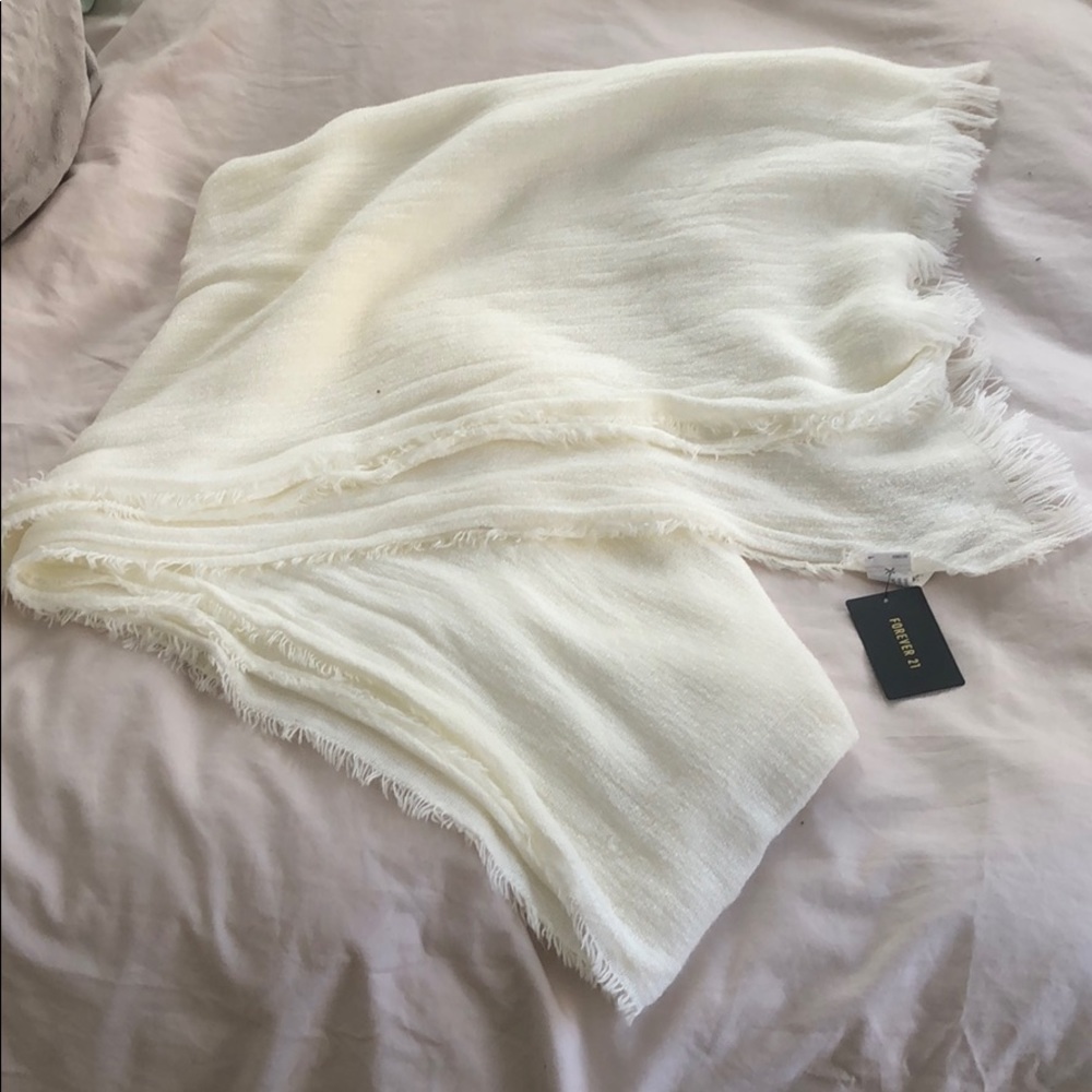 Super soft white scarf